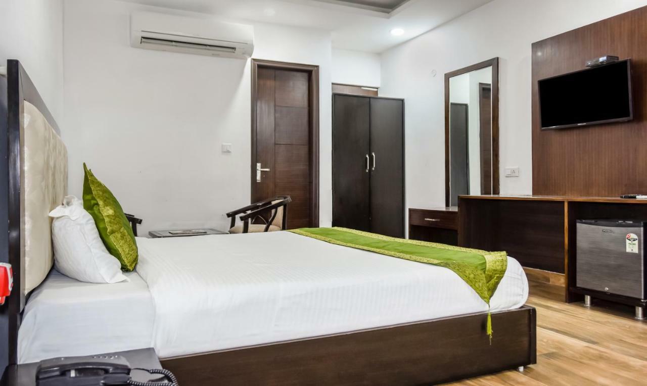 Treebo Red Petal Jalandhar Hotell Eksteriør bilde
