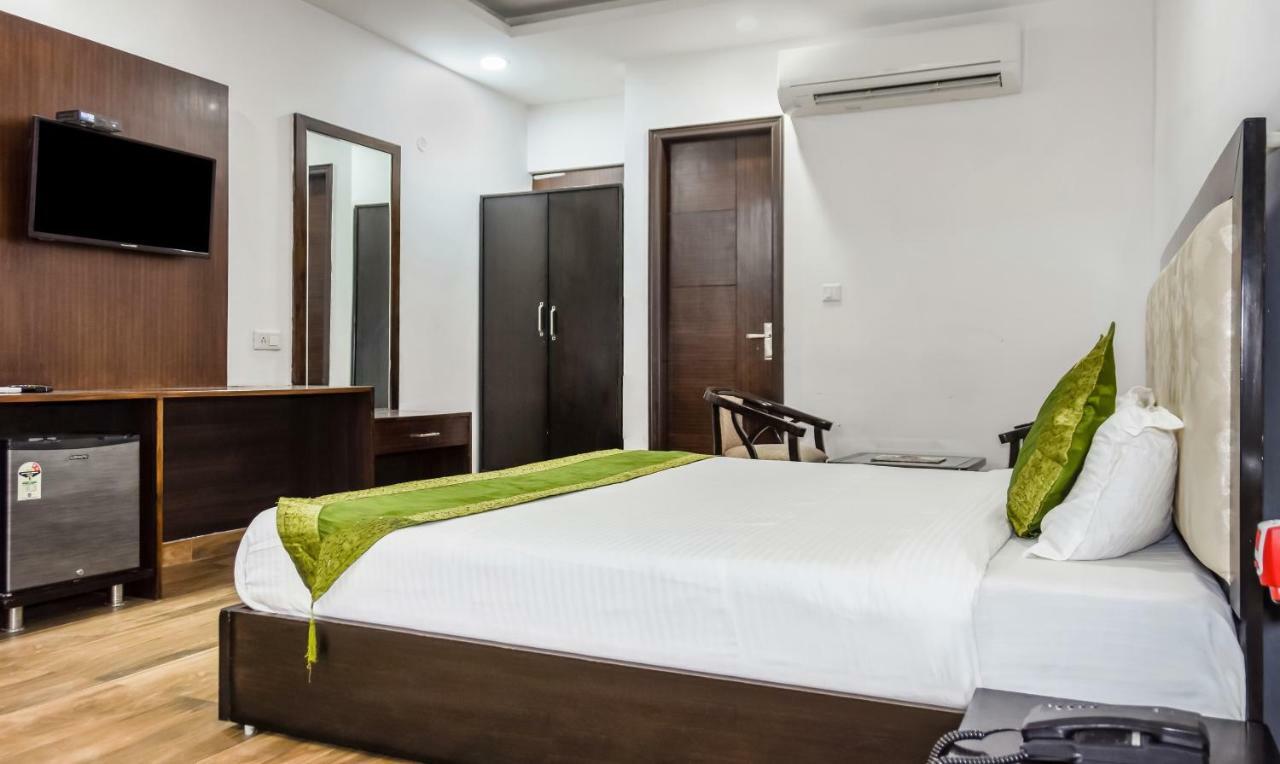 Treebo Red Petal Jalandhar Hotell Eksteriør bilde