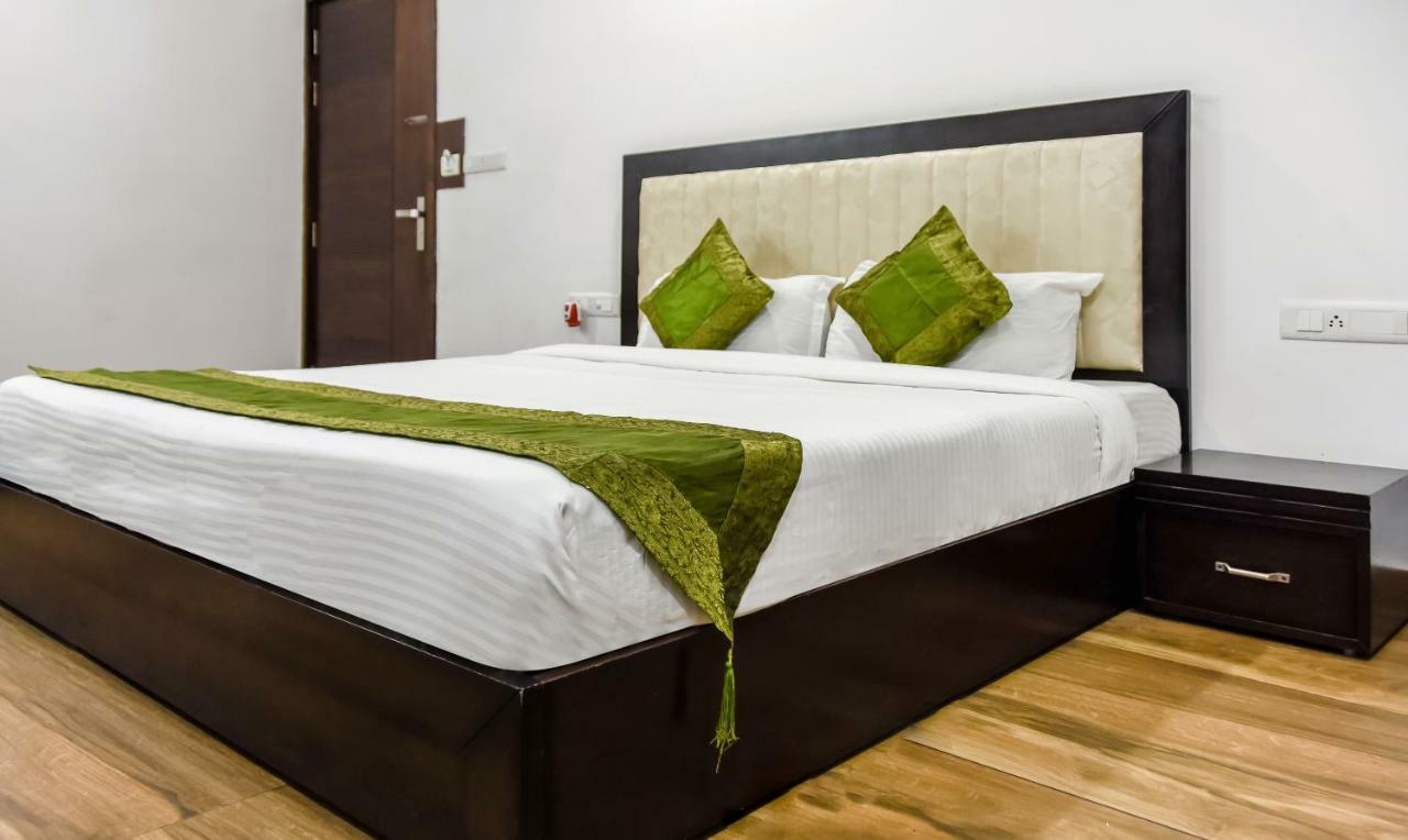 Treebo Red Petal Jalandhar Hotell Eksteriør bilde