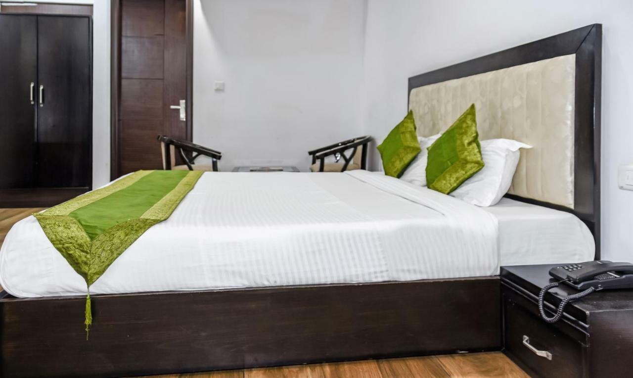 Treebo Red Petal Jalandhar Hotell Eksteriør bilde