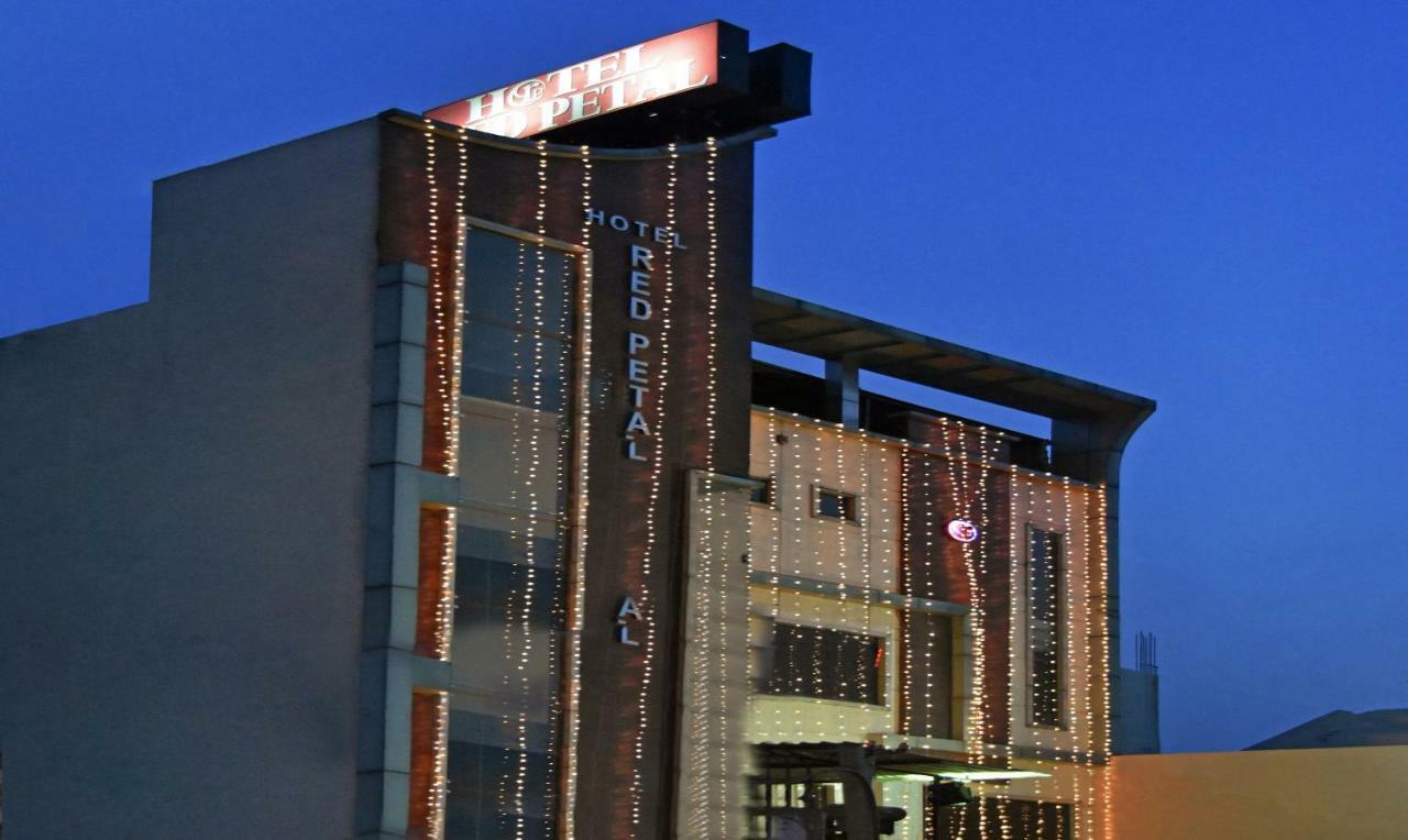 Treebo Red Petal Jalandhar Hotell Eksteriør bilde